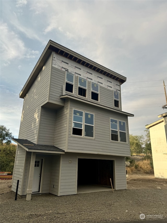 view of front facade featuring a garage