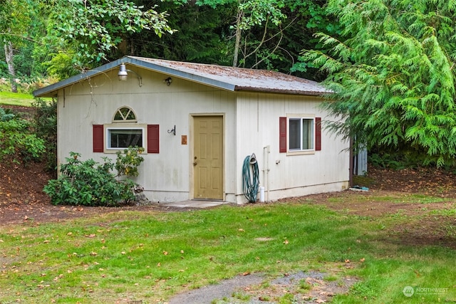 view of outbuilding with a yard