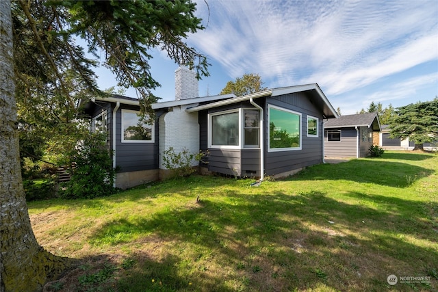 exterior space featuring a front yard