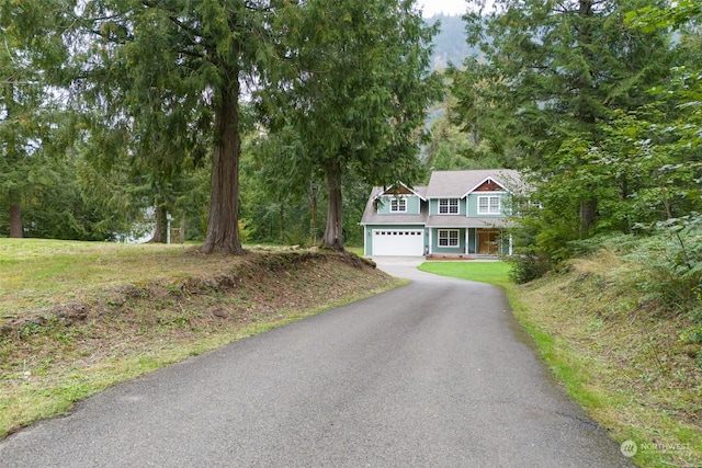 view of front of home featuring a front lawn