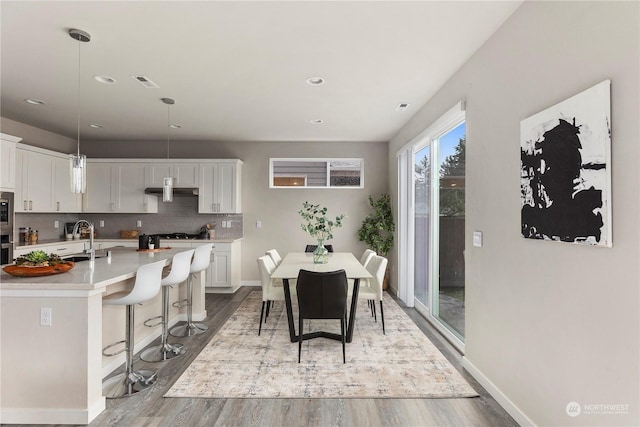 dining area with recessed lighting, light wood-type flooring, visible vents, and baseboards