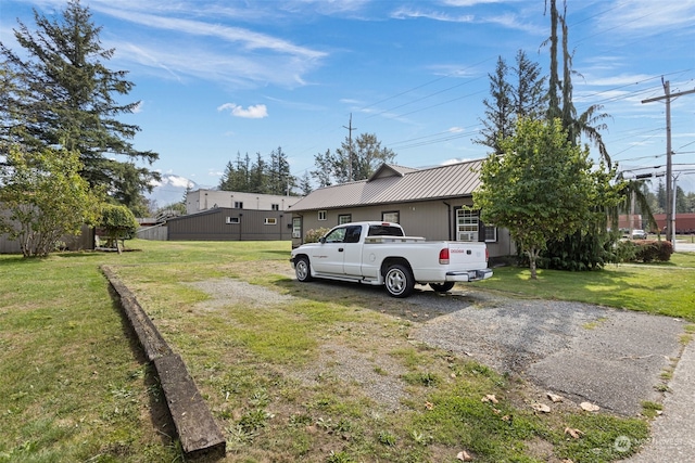 view of front facade with a front lawn