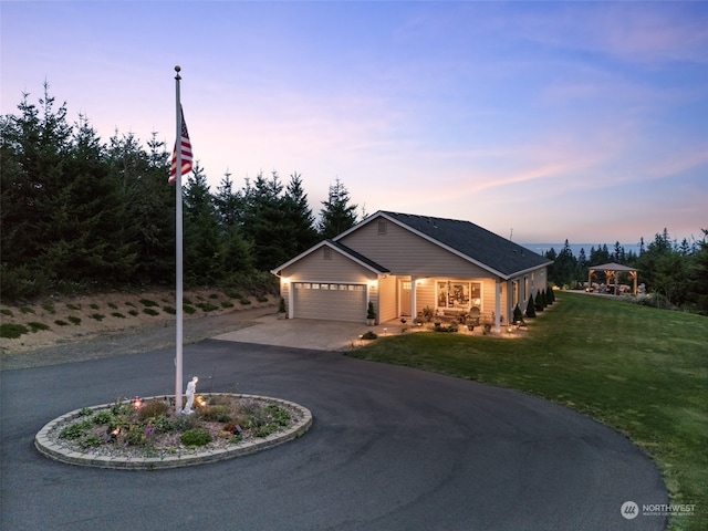 view of front of home featuring a yard and a garage