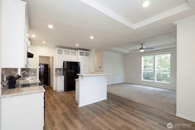 191 E Greenwood Ln, Shelton, WA 98584 - kitchen featuring a tray ceiling, black fridge, a kitchen island, recessed lighting, and a sink