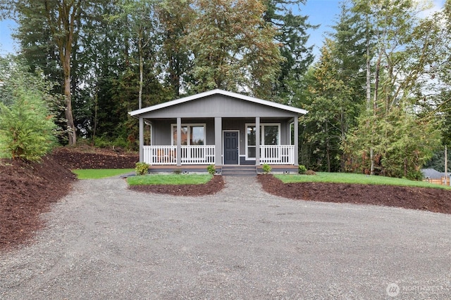 191 E Greenwood Ln, Shelton, WA 98584 - view of front facade with a porch and gravel driveway