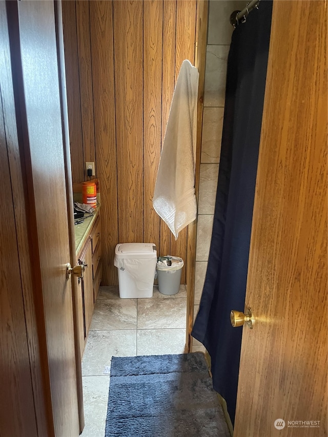 bathroom with vanity, toilet, and a shower with curtain