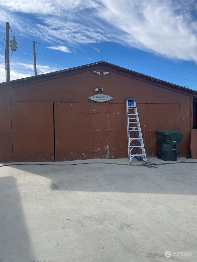 view of outbuilding