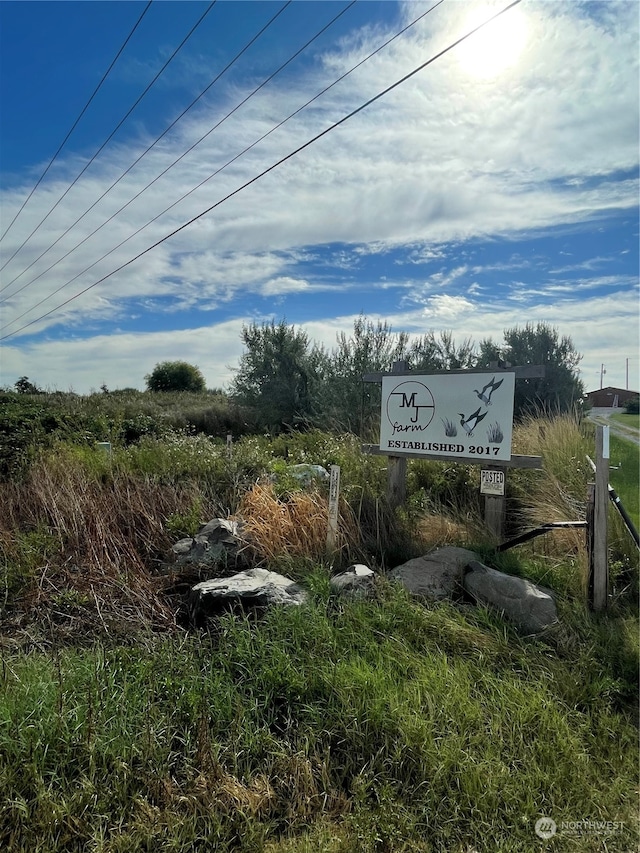 view of community / neighborhood sign