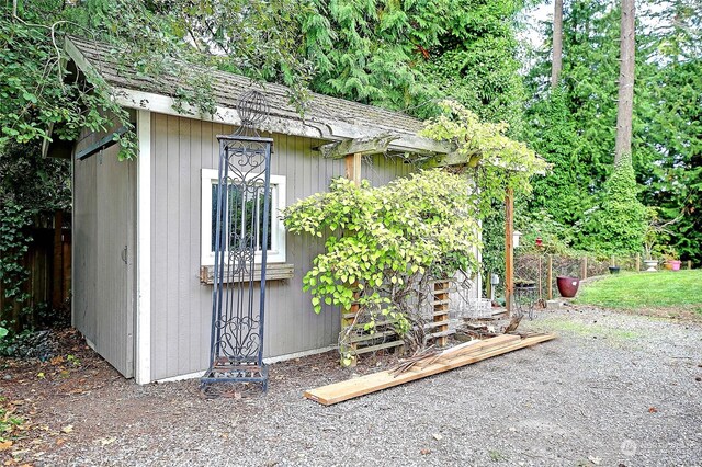 view of outdoor structure with an outdoor structure and fence