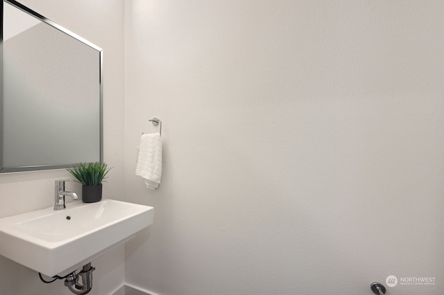 bathroom featuring sink