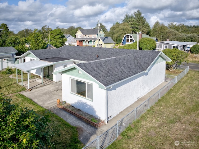 exterior space featuring a front yard