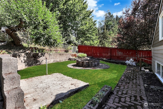 view of yard with a patio area