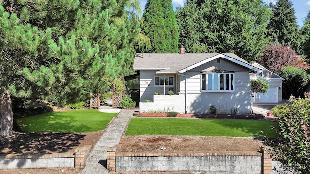 view of front of house featuring a front yard