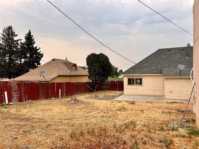 view of yard with a patio