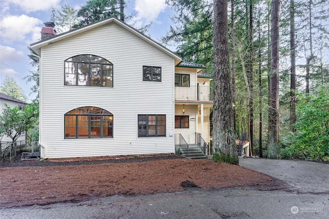 view of front property featuring a balcony