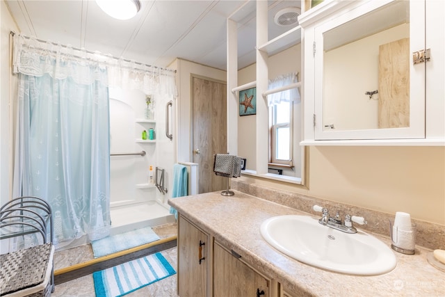 bathroom with a shower with shower curtain and vanity