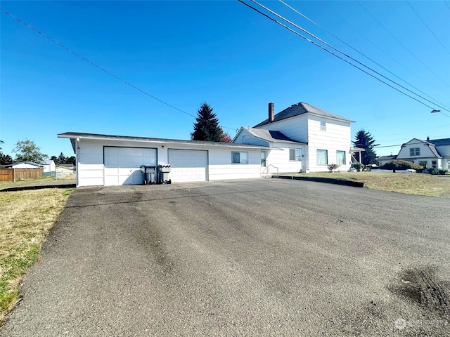 view of front of house with a front lawn