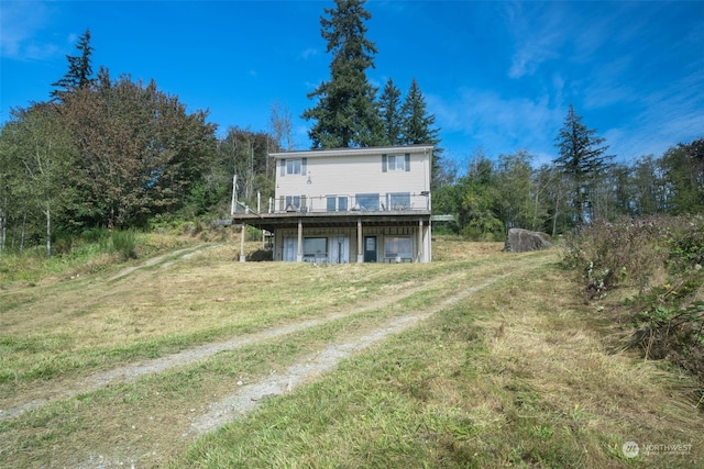 view of front of home with a front yard