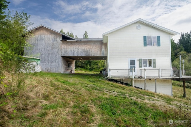 view of side of property with a lawn