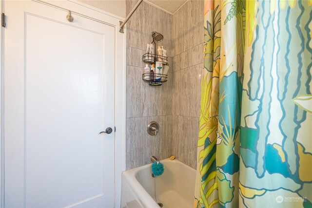 bathroom featuring shower / tub combo with curtain