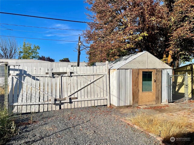 206 E Main St, Coulee City, WA 99115 - photo 2