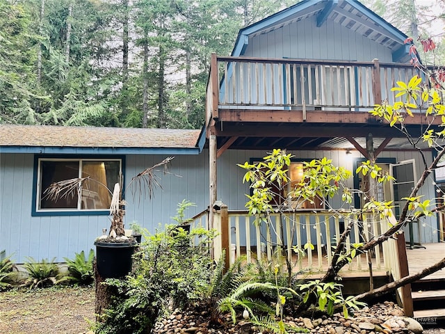 view of front of home featuring a wooden deck