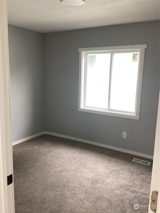 unfurnished room featuring carpet