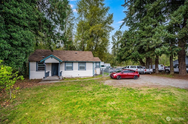 view of front of home featuring a front lawn