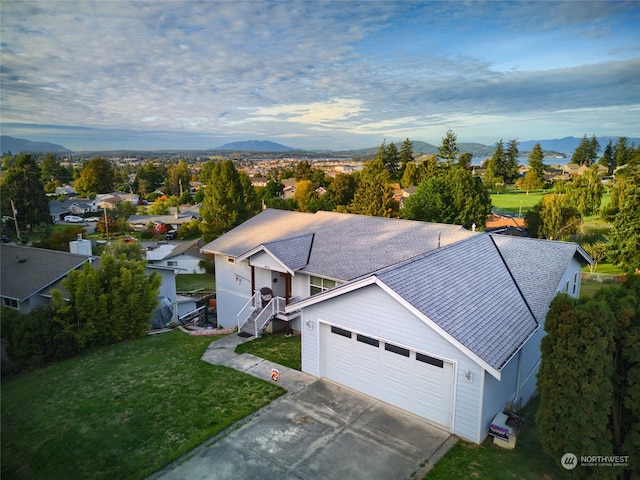 bird's eye view with a mountain view