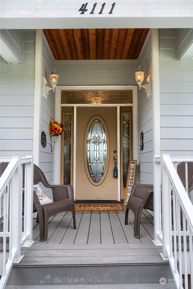 doorway to property with covered porch