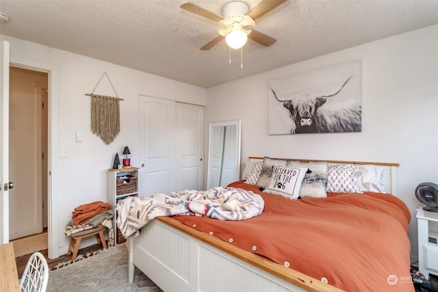 bedroom featuring a closet, a textured ceiling, and ceiling fan