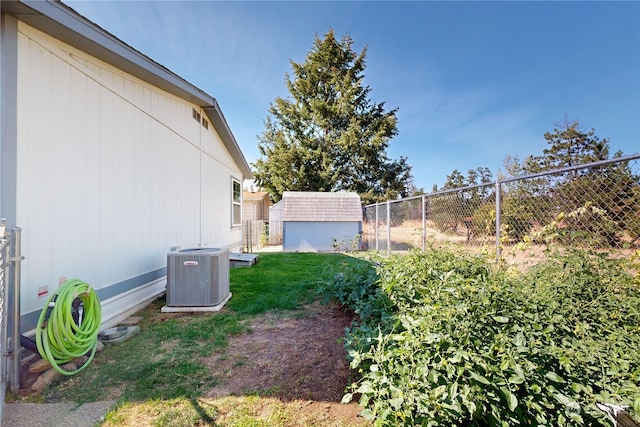 view of yard with cooling unit