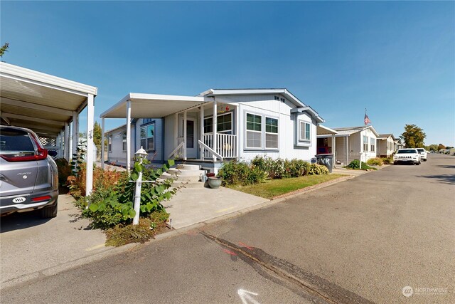 manufactured / mobile home featuring a carport