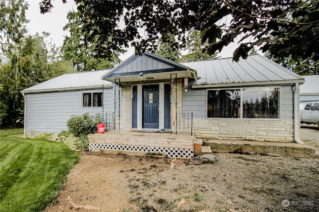 view of front of home with covered porch