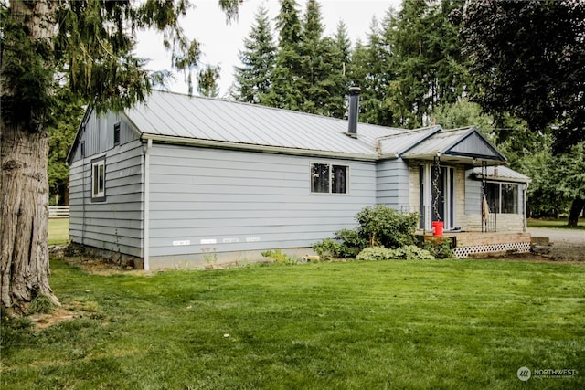 view of front of house featuring a front yard