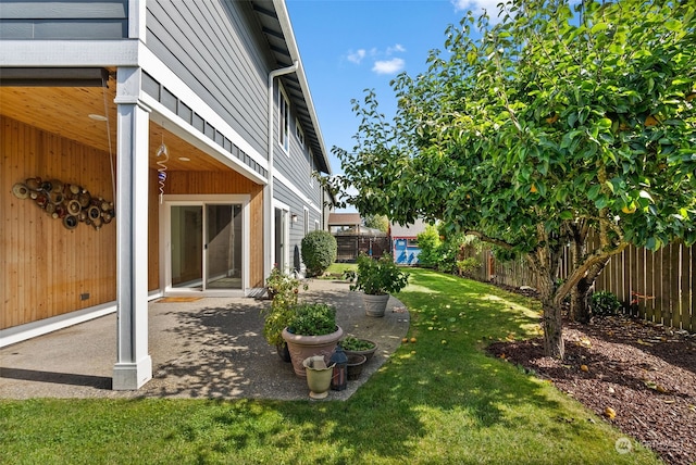 120 E 52nd St, Tacoma, WA 98404 - view of yard with a patio