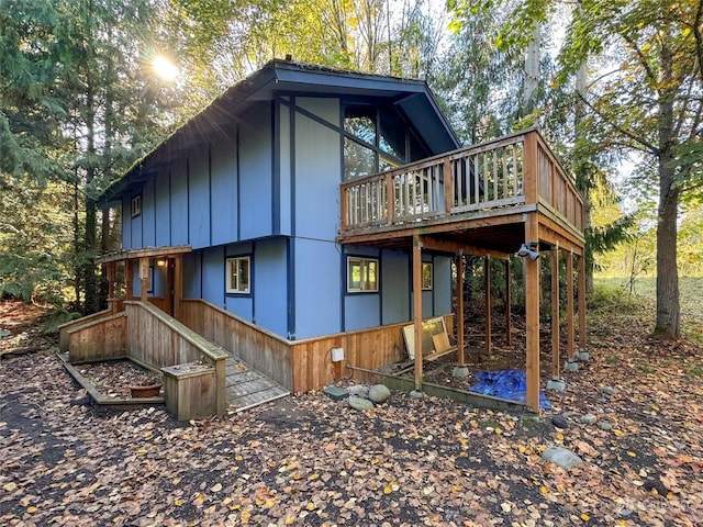 344 Dungeness Mdws, Sequim, WA 98382 - back of property with a wooden deck