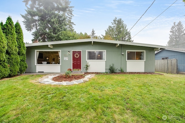 single story home featuring a front yard