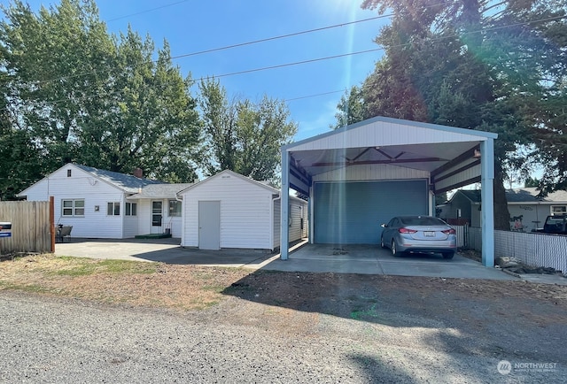 view of front of property featuring a shed