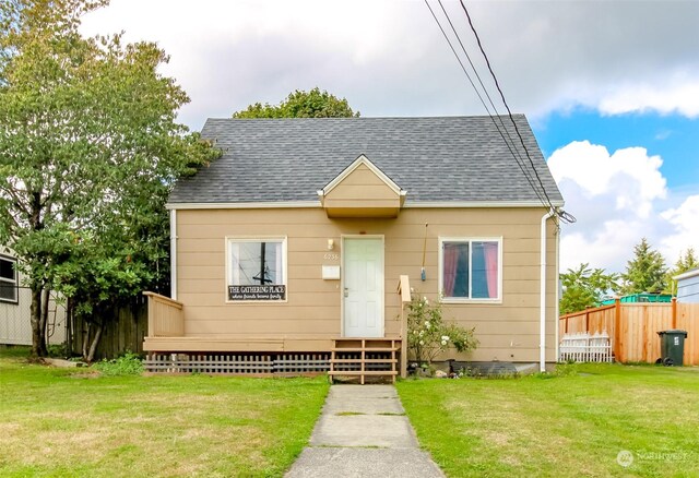 bungalow-style house with a front lawn