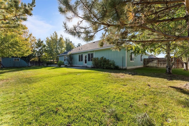 view of yard with a storage shed