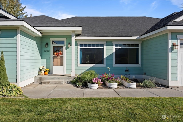 property entrance featuring a lawn