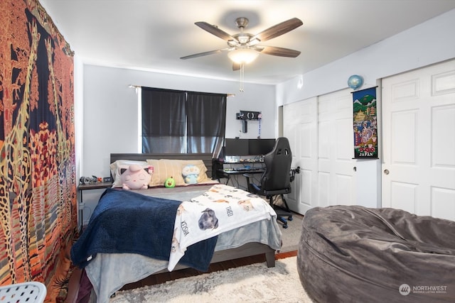 bedroom featuring ceiling fan