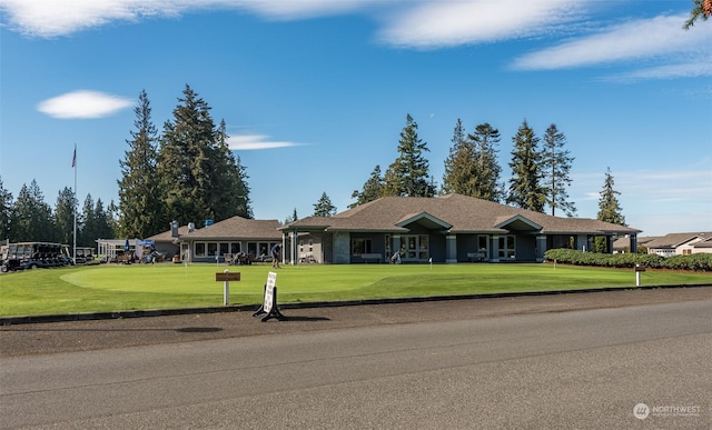 ranch-style home featuring a front lawn