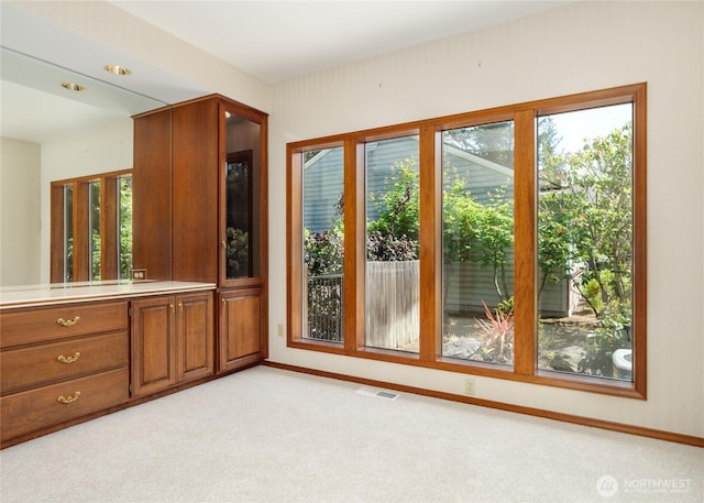 125 Arnold Palmer Pkwy, Sequim, WA 98382 - entryway featuring light carpet and baseboards