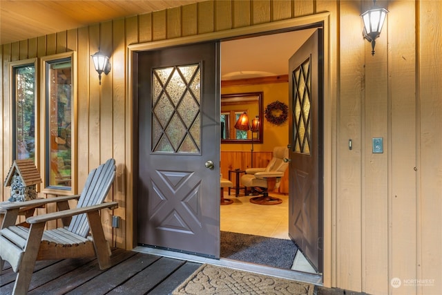 doorway to property with covered porch
