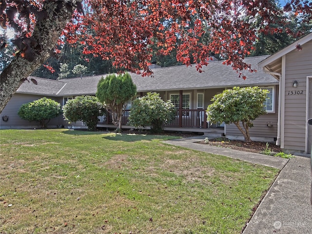 ranch-style home with a front yard