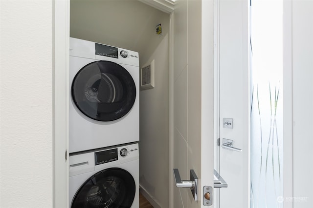 1325 NW 85th St, Seattle, WA 98117 - washroom with stacked washer and clothes dryer