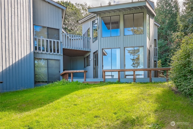 rear view of house featuring a lawn