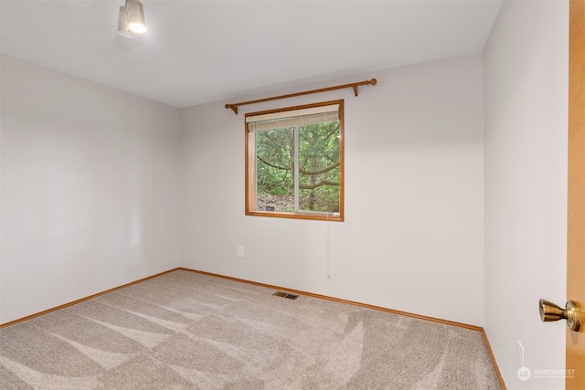 unfurnished room featuring carpet floors